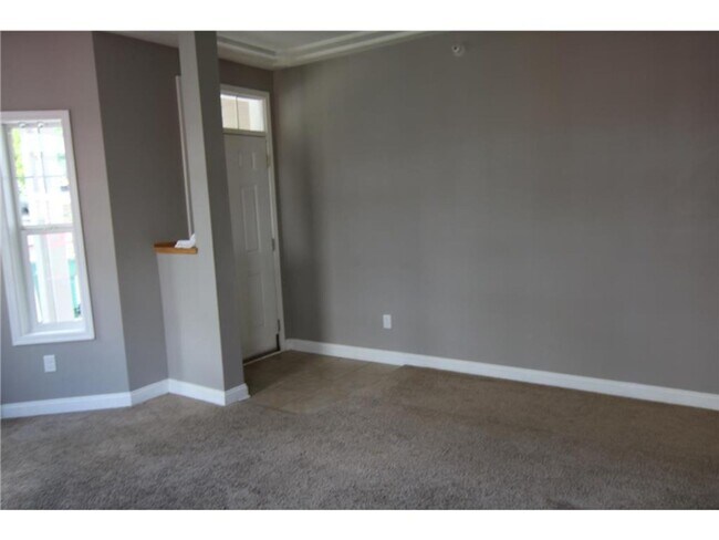 Foto del edificio - Rare Find! Spacious *3Bd*3Bath end unit- 1...