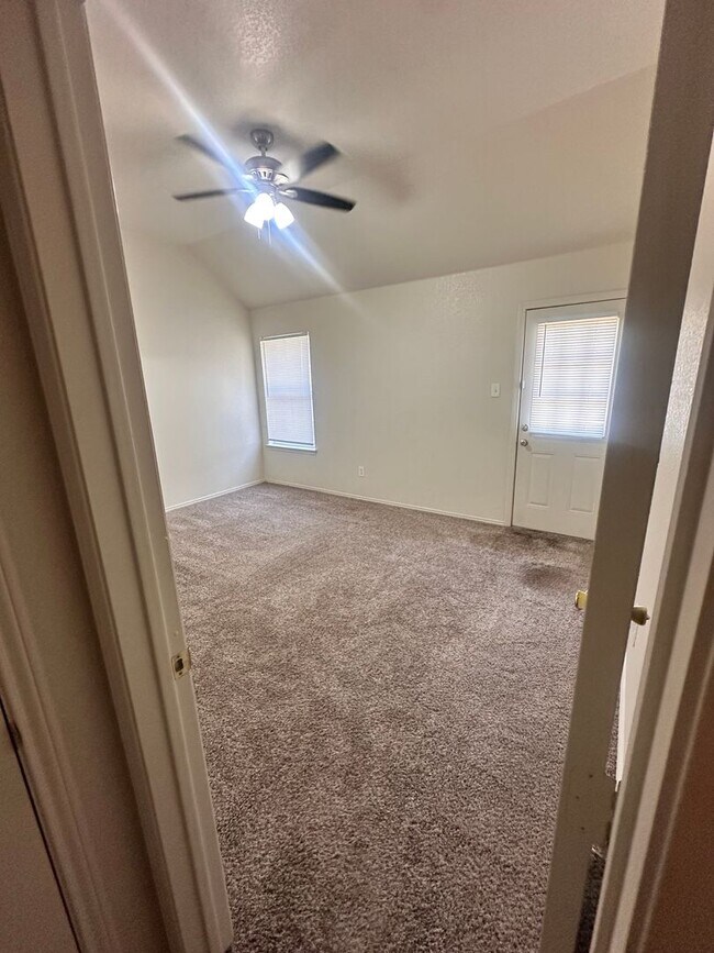 Foto del edificio - 3/2/2 in a quiet neighborhood located right in the heart of Weatherford.