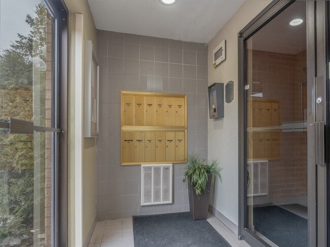 Photo du bâtiment - Place Notre Dame Apartments