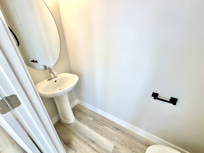 Foto del edificio - Brand New 3-Bedroom 2.5-Bathroom Townhome ...