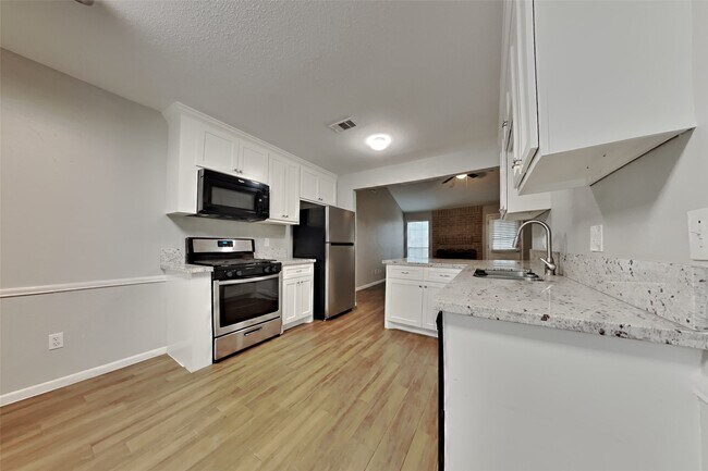 Building Photo - 2730 Longleaf Pines Ln