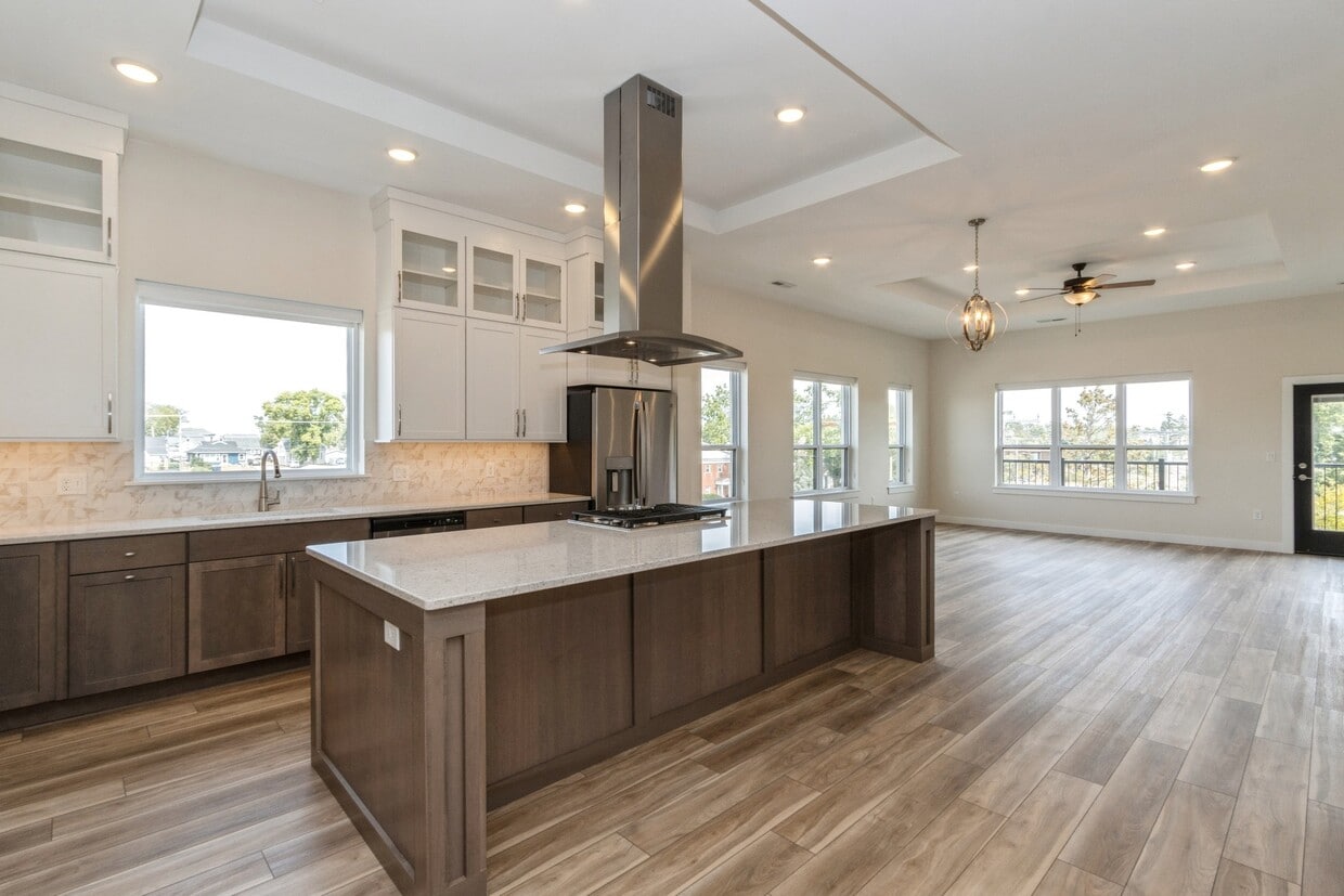 Primary Photo - 1953 1st Ave SE