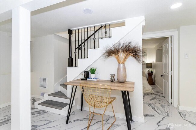Foto del edificio - Beautifully Renovated 4-Bedroom Home in Desirable Arbor Heights!