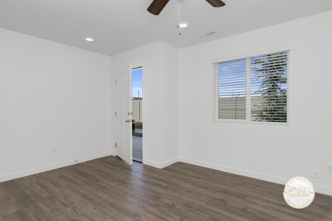 Building Photo - Gorgeous 3-Story Payton Model Townhomes in...