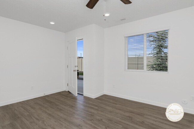 Foto del edificio - Gorgeous Townhomes in Entrata Farms of Meridian. Luxurious Amenities!