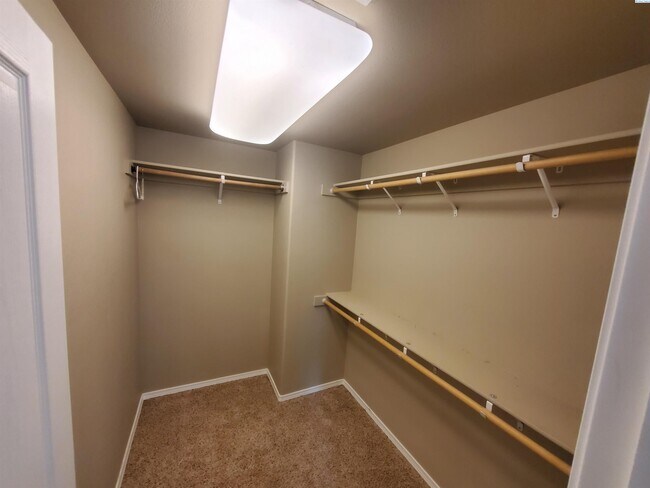 Building Photo - South Richland for rent