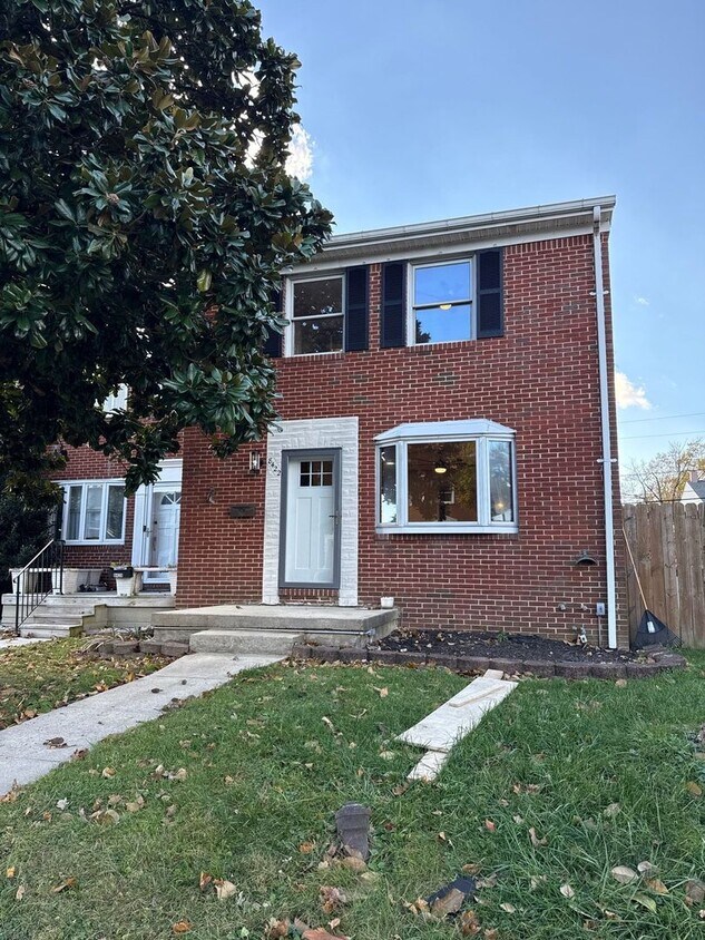 Beautiful 3 Bedroom 2 Bath House In Parkville - Beautiful 3 Bedroom 2 Bath House In Parkville