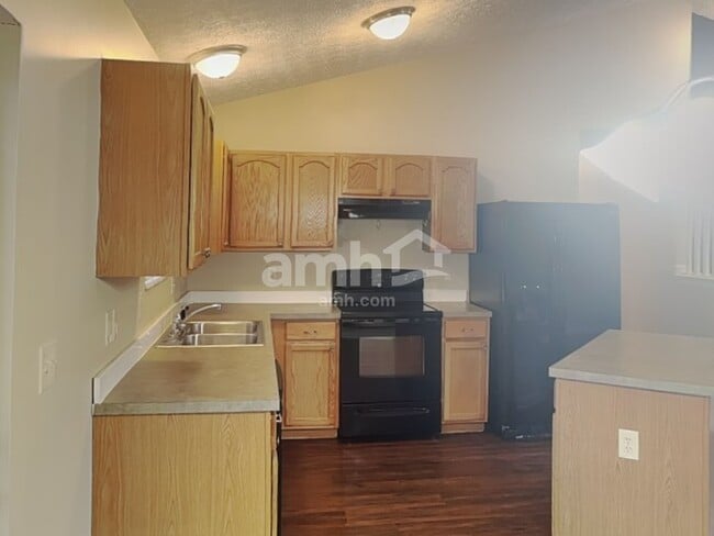 Foto del edificio - 7901 Chapel Stone Rd