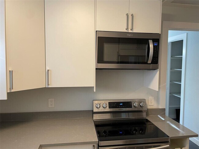 Foto del edificio - 10310 Gail Rd