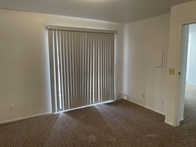 Foto del edificio - 1944 Las Palmas Ln