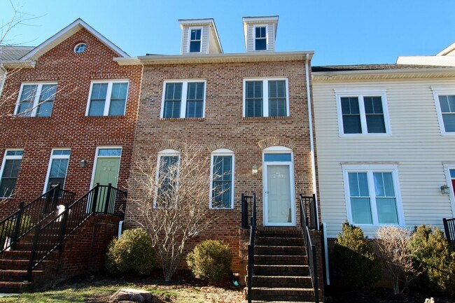 Foto del edificio - Upscale townhome  with attached garage for rent in the Townes at Bluestone!
