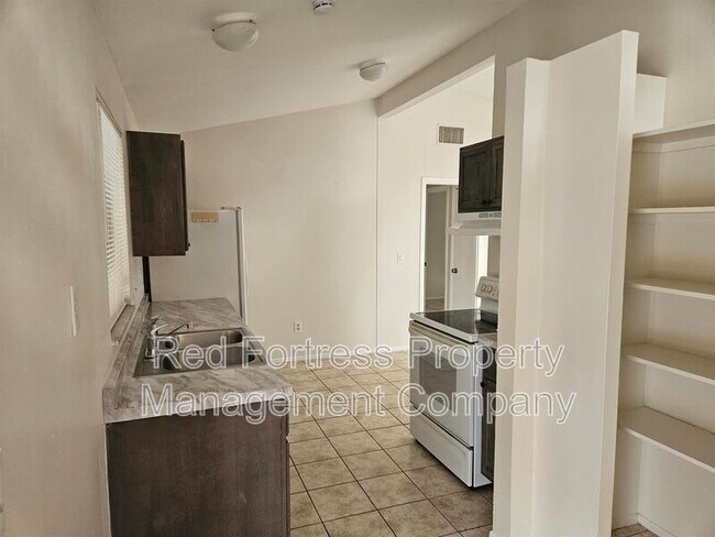 Foto del edificio - 1635 Newport Ct
