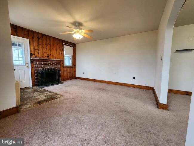 Building Photo - 842 Bethlehem Pike