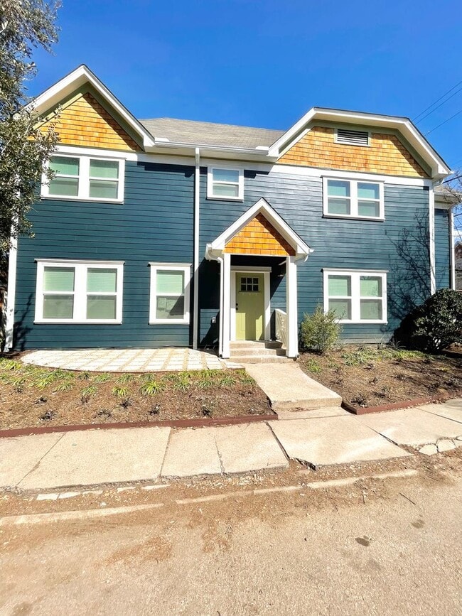 Photo - 4004 Roswell St Apartment