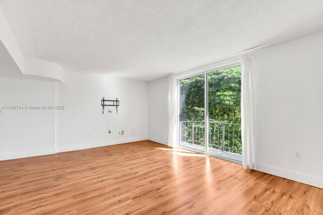 Building Photo - 1655 NE 115th St