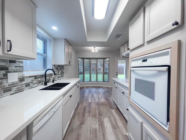 Foto del edificio - 8818 Grape St