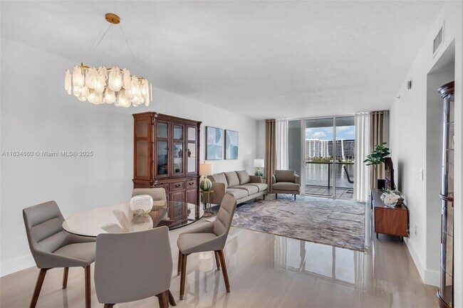 Foto del edificio - 18100 N Bay Rd