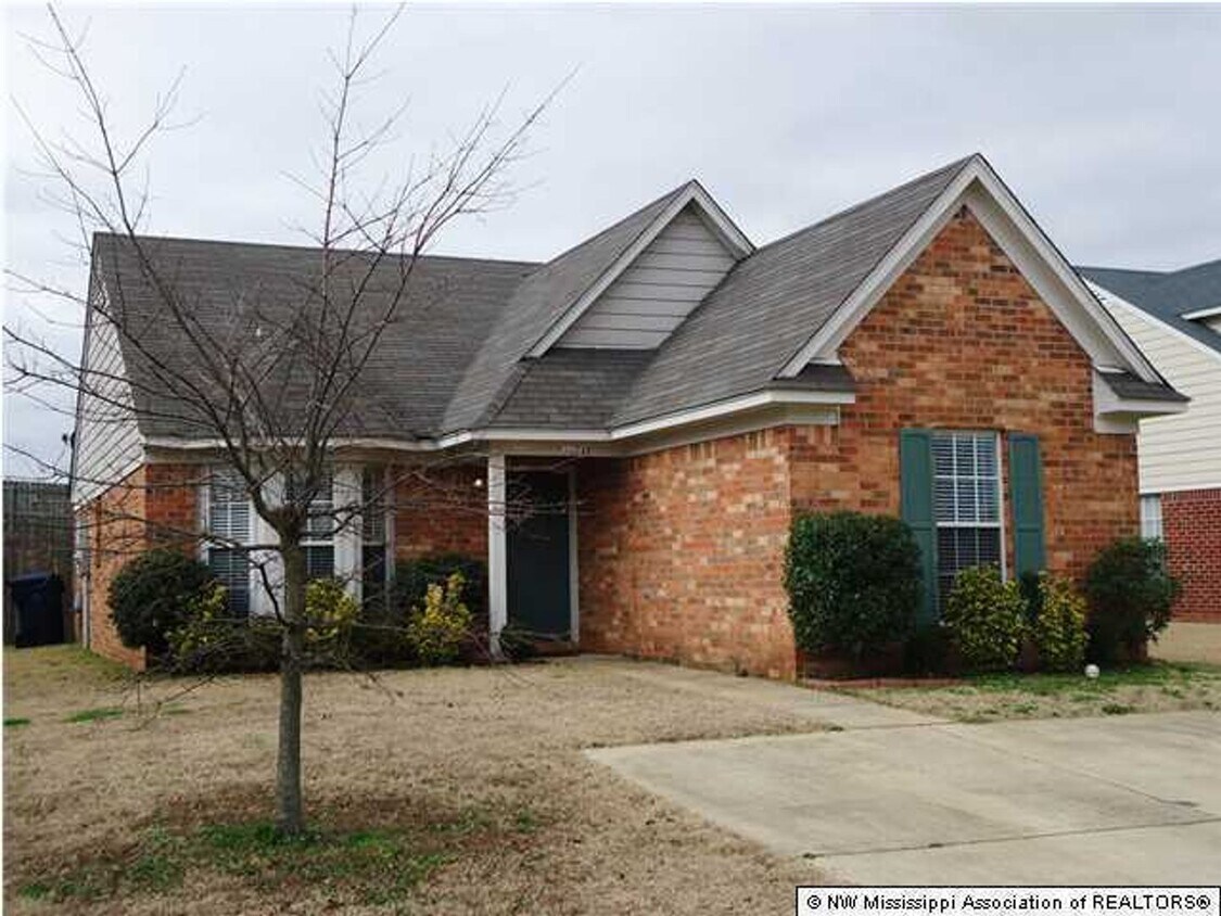 Primary Photo - 3 BR/ 2 BA OLIVE BRANCH 2 to 3 bath