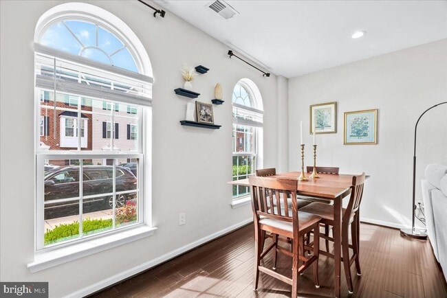 Foto del edificio - 6412 Walcott Ln