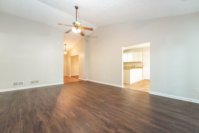 Foto del edificio - 462 Sherwood Cir
