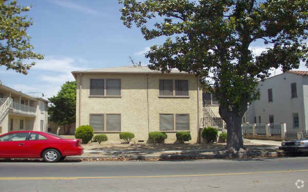 Foto principal - 2116-2122 Magnolia Ave