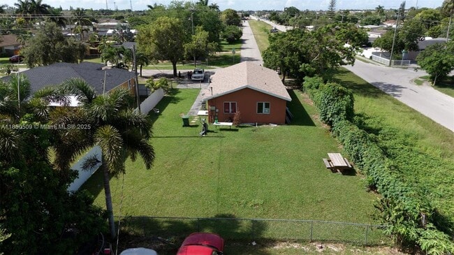 Foto del edificio - 997 NW 11th St