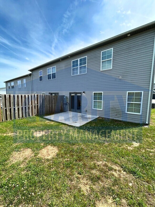 Foto del edificio - Modern two bedroom townhome!