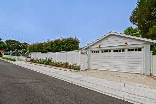 Building Photo - BEAUTIFULLY REMODELED (FURNISHED), 3BR3BA ...
