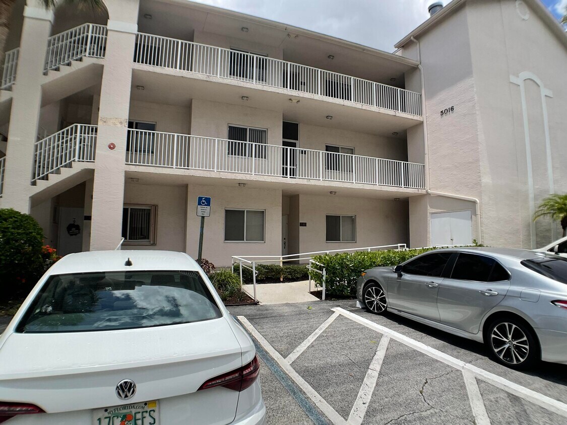 Primary Photo - 5016 Rose Hill Dr