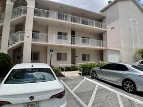 Building Photo - 5016 Rose Hill Dr