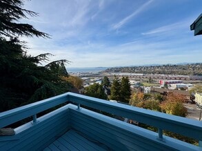 Building Photo - 2103 11th Ave W