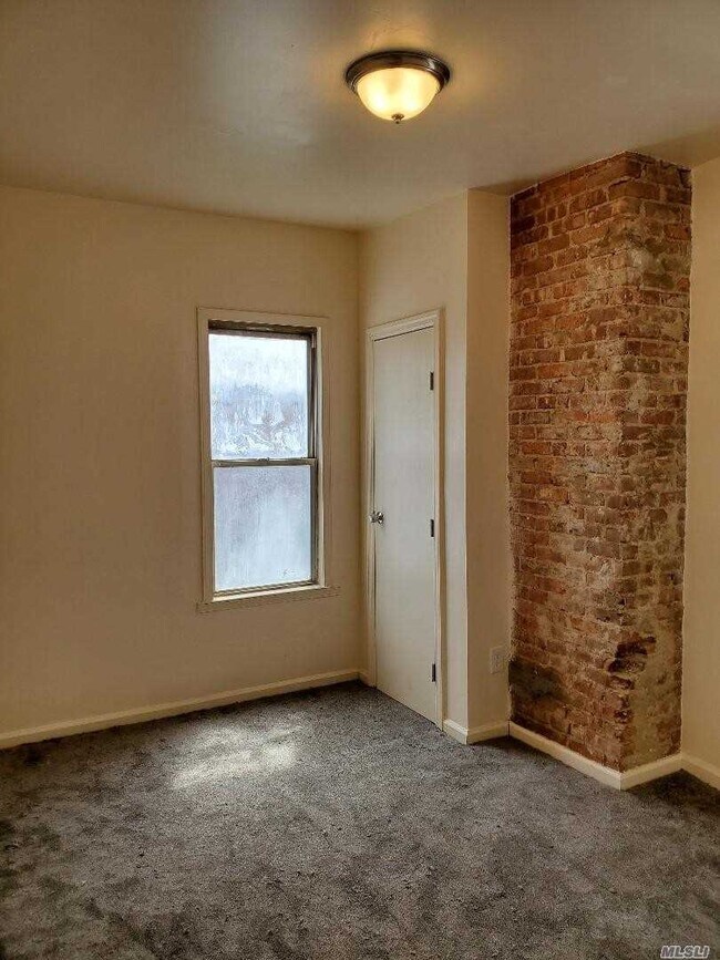 Building Photo - 76-36 85th Dr