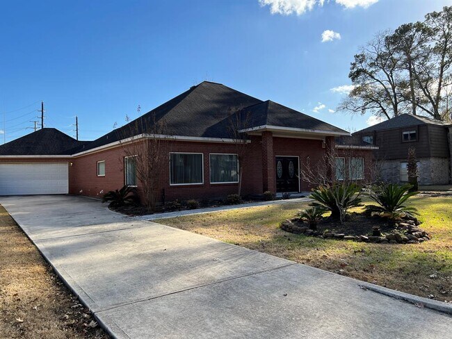 Foto del edificio - 7806 12 Fairway Ln