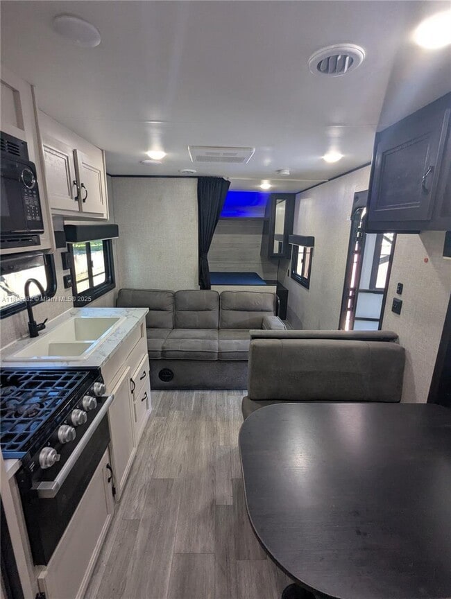 Foto del edificio - 125 NE 184th Terrace