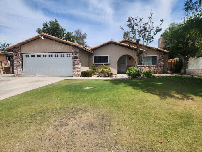 Primary Photo - 4 bedroom 2 bath great location.