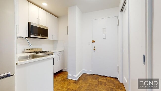 Building Photo - 405 E 56th St