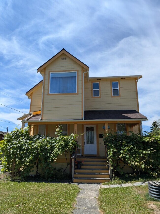 Building Photo - 2211 I St