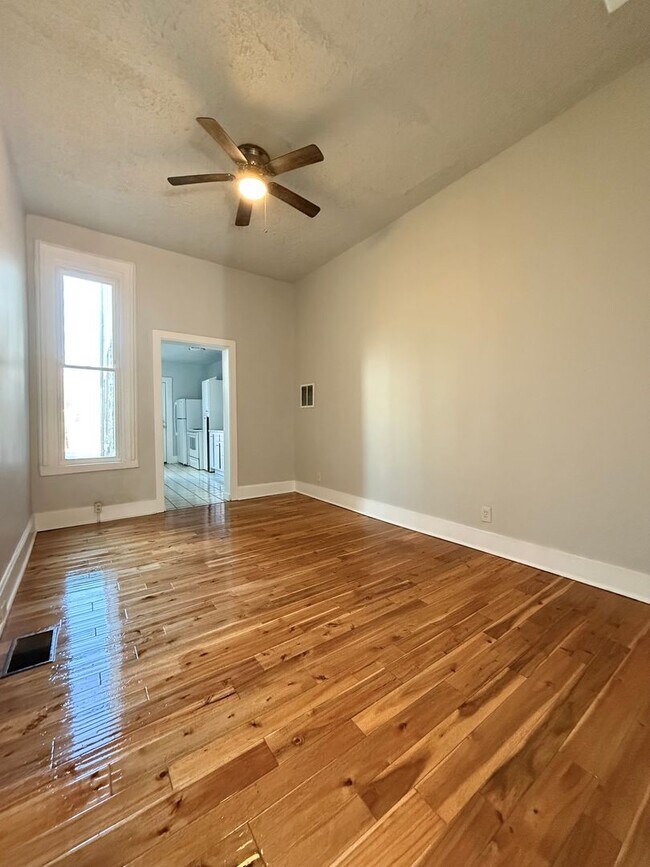 Foto del edificio - Totally renovated! Close to the F.C. Stadium! Over the Rhine!