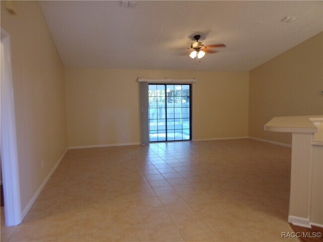 Foto del edificio - 6122 E Plum St
