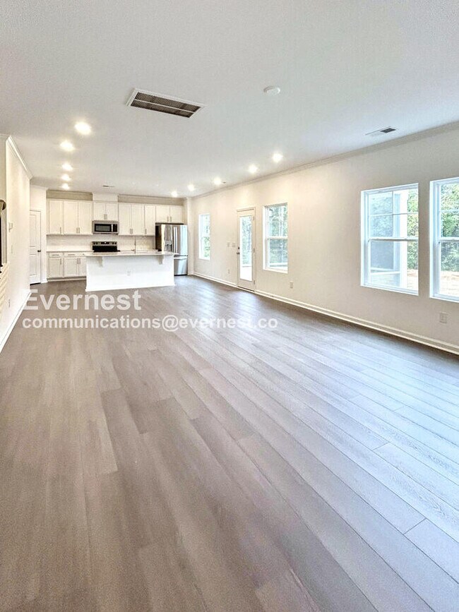 Foto del edificio - 627 Roy Adams Rd