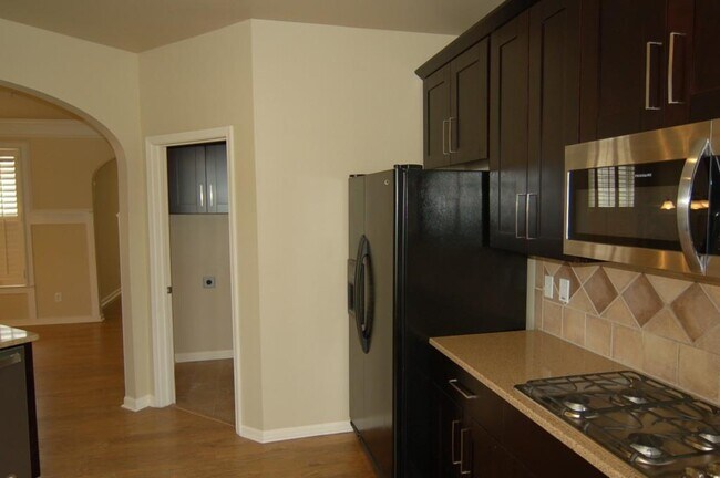 Building Photo - 3327 Castleberry Village Dr