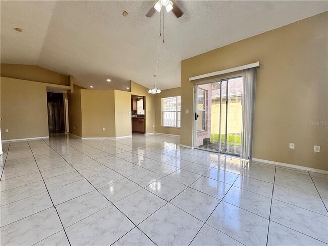 Foto del edificio - 2619 Spring Hill Dr
