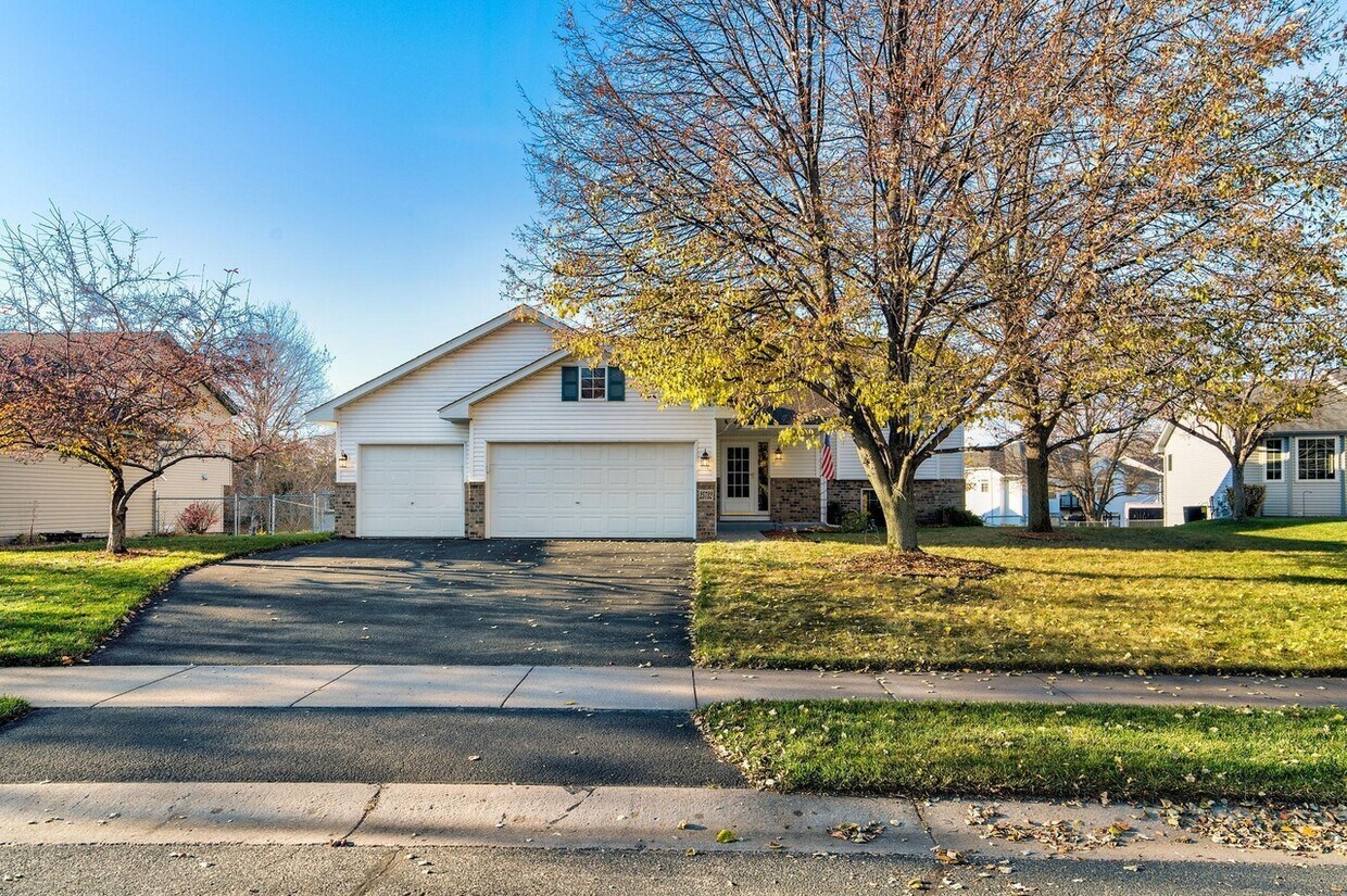 25732 Goldfinch Ave, Wyoming, MN 55092 House Rental in Wyoming, MN