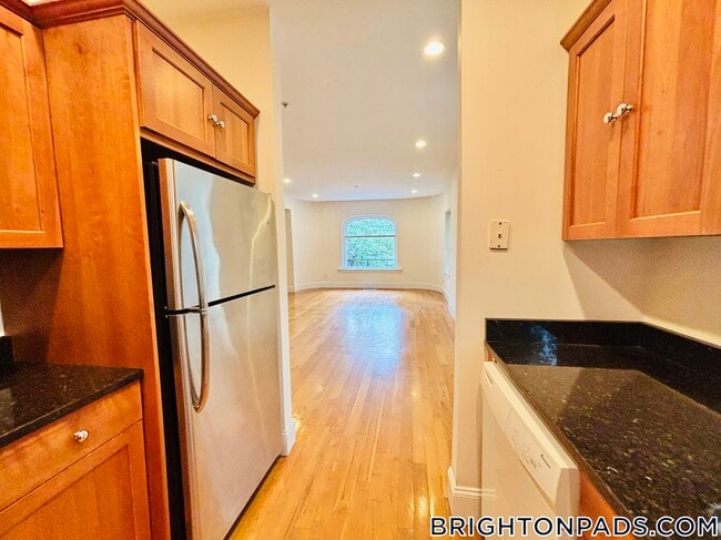 Building Photo - 10 Selkirk Rd