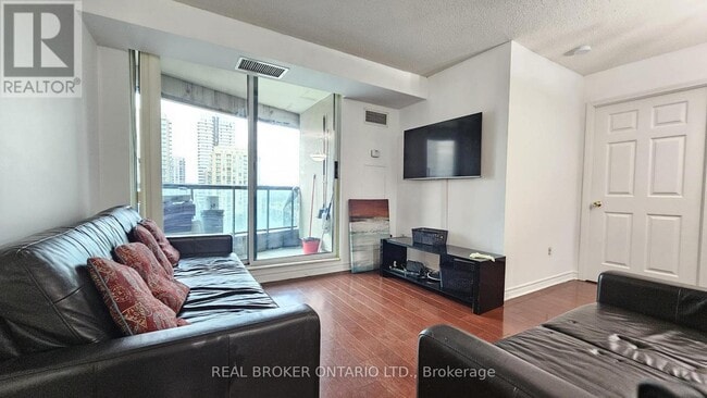 Building Photo - 7 Lorraine Dr