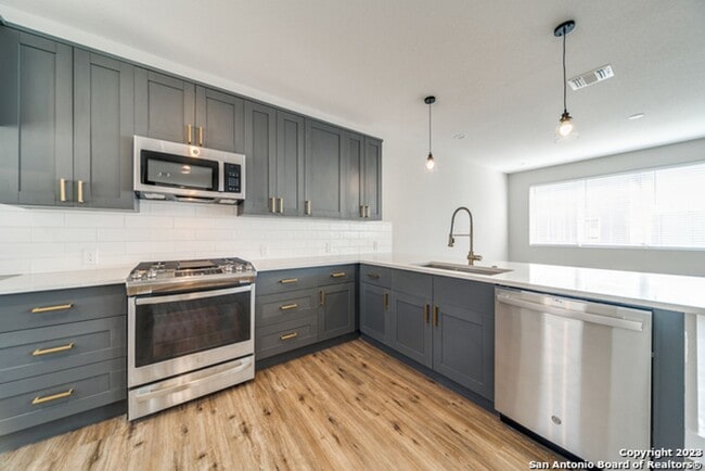 Building Photo - 4-BEDROOM LUXURY NEW CONSTRUCTION IN ALAMO...