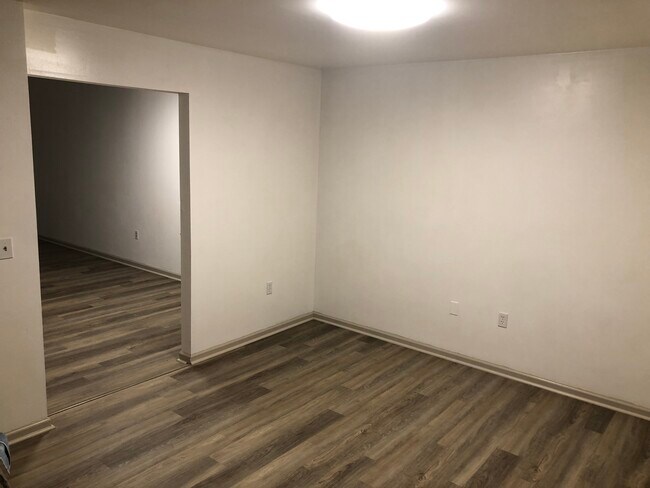 Comedor - 2650 Tamlynn Ct