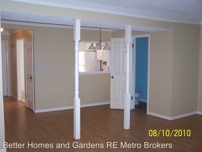 Building Photo - 2 br, 2.5 bath Apartment - 5039 Bell Drive