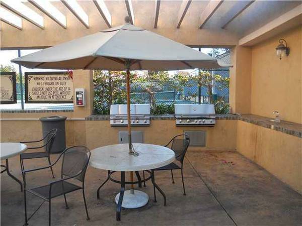 Foto del edificio - 3937 Nobel Dr