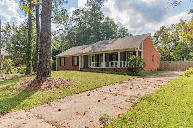 Building Photo - Brick ranch home in Colony Woods